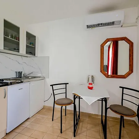 Calm And Stylish With Balcony - With Balcony Apartament *