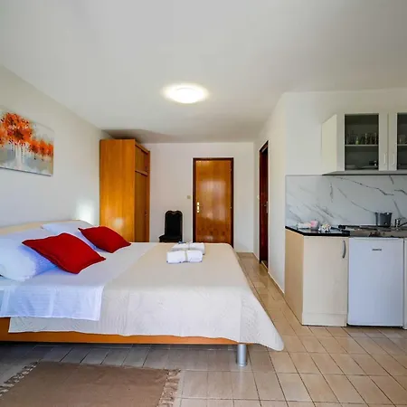 Calm And Stylish With Balcony - With Balcony * Rovinj