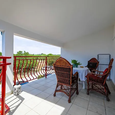 Calm And Stylish With Balcony - With Balcony