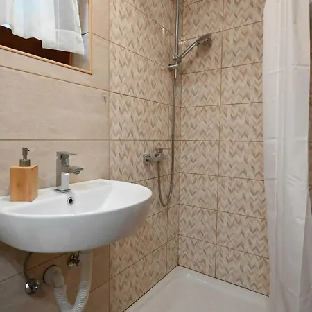 アパート Calm And Stylish With Balcony - With Balcony ロヴィニ